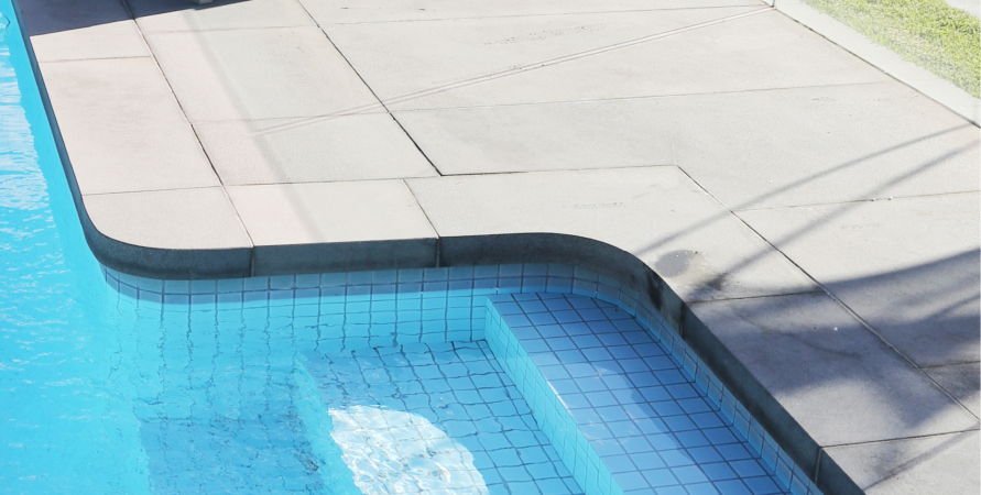 Curved pool edge